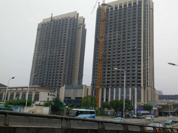 万金国际广场：商业地产的璀璨明珠