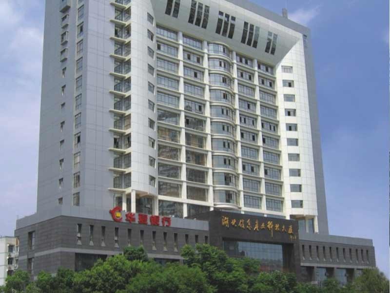 湖北信息产业科技大厦：现代化办公空间，优质租赁之选