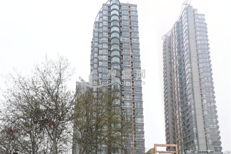 ：蔚蓝之都：城市中心的精英寓所