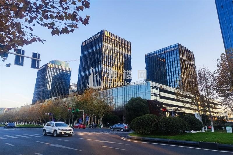 未来网络小镇：科技与生活的完美融合，租赁办公空间待你启航