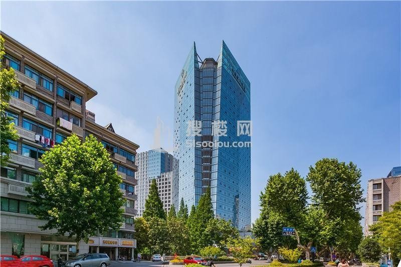 斯亚财富中心——南京市商业地产新贵，品质与价值的完美融合