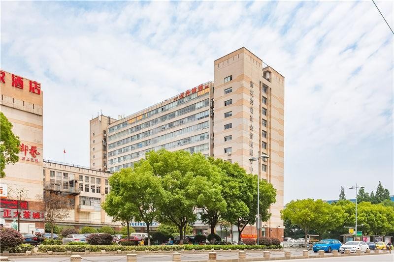 南苑大厦，南湖路黄金地标，商业地产的璀璨明珠