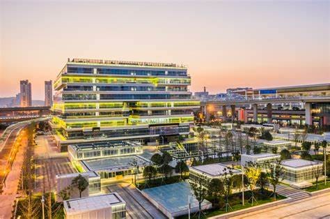 招商高铁广场：江宁区核心商业地产，交通便利，租赁信息一览