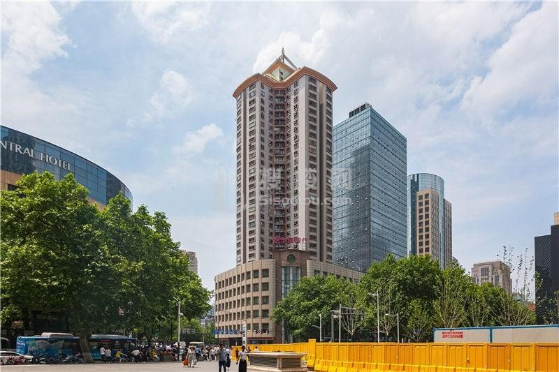 华夏大厦，位于南京市中心鼓楼区新街口中山路81号