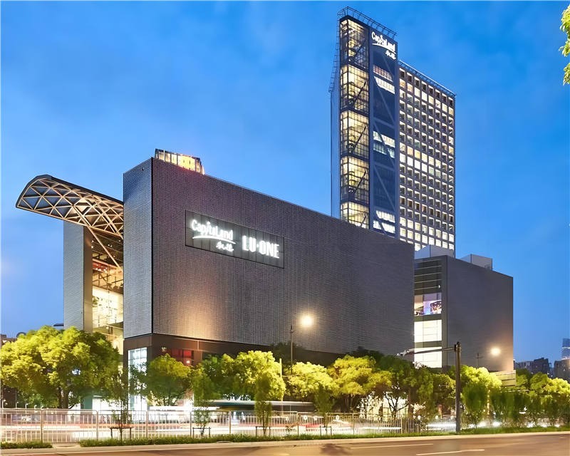 LuOne凯德晶萃广场：都市绿洲新典范，奢华购物与办公的完美融合