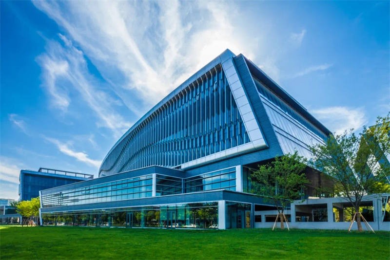 虹桥正荣中心：紧邻会展综合体，汇聚全球商贸，开启商务办公新篇章