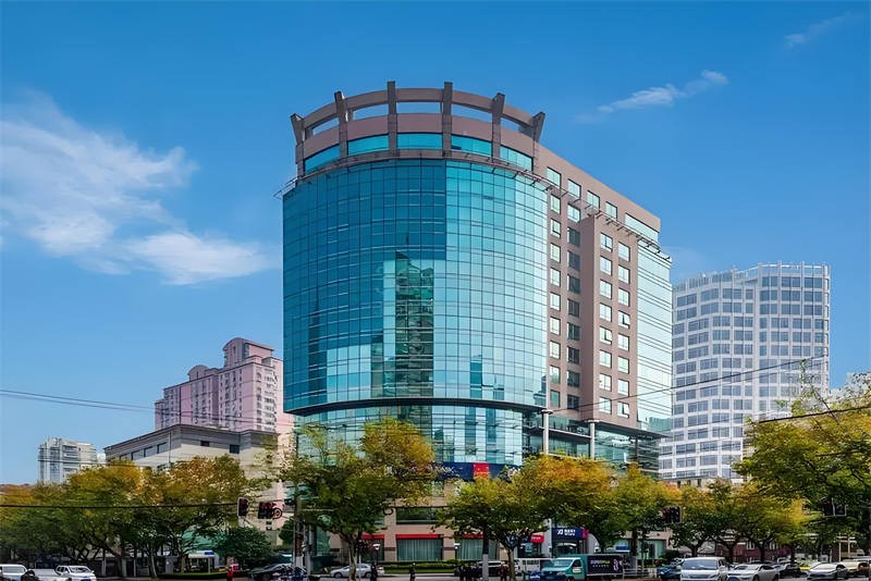 从南京西路到静安雕塑公园：东展商业大厦是您的商务办公首选