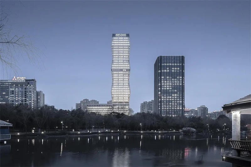 古北SOHO：长宁商务地标，绿意环绕的现代化办公空间