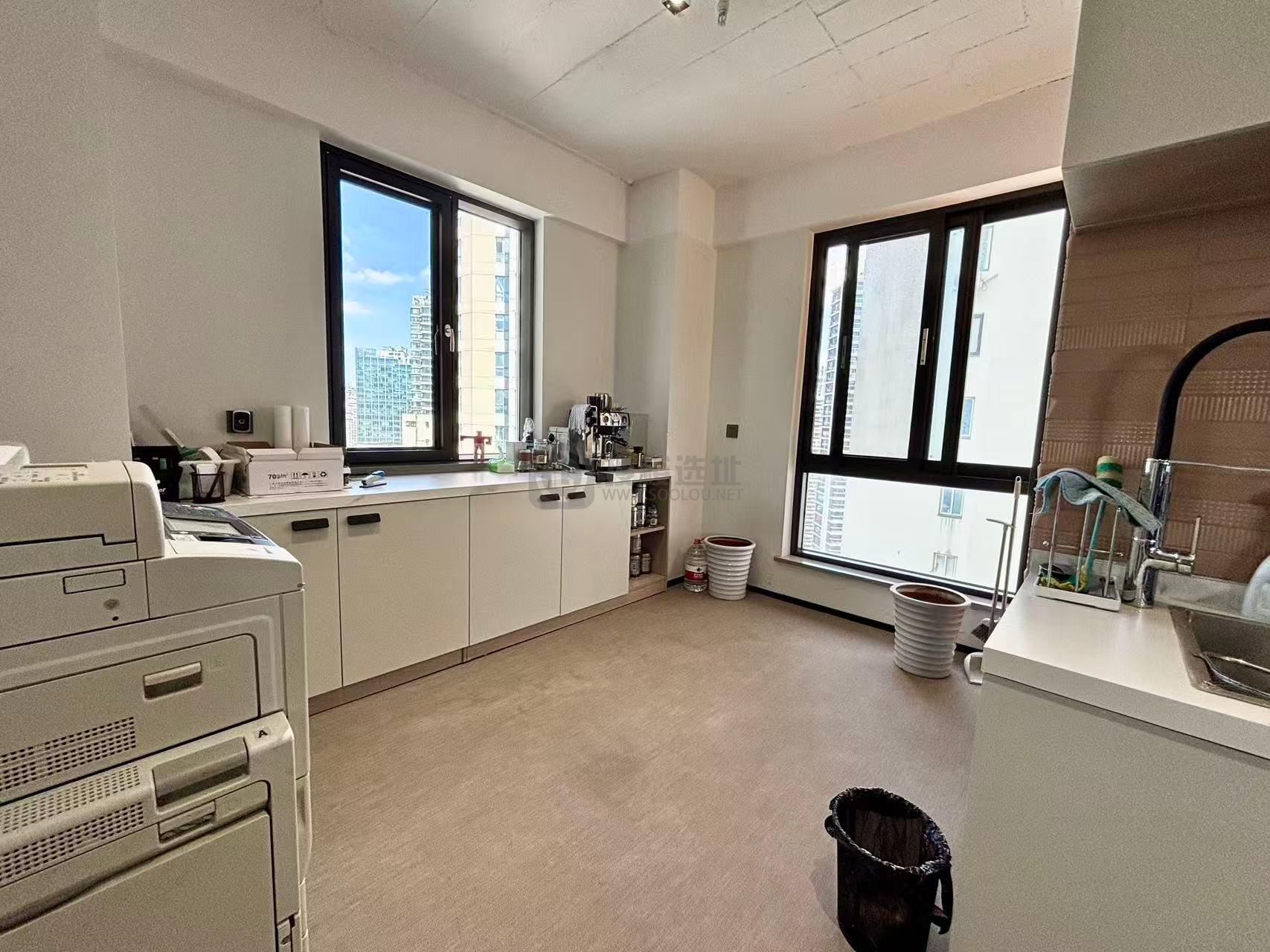 时美大厦270平米办公室出租