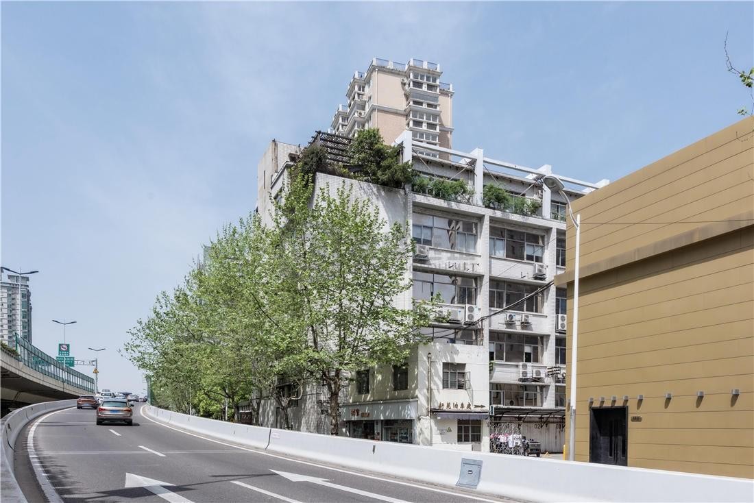 长宁延安西路核心甲写|泛太大厦：地铁上盖，高性价比创业办公之选