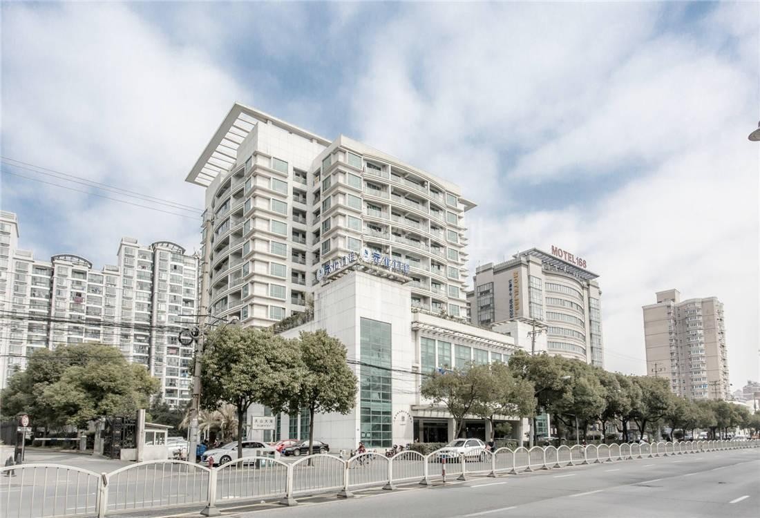 枢纽核心办公：毗邻地铁2号线，上海天山大厦便捷交通商务楼租赁指南