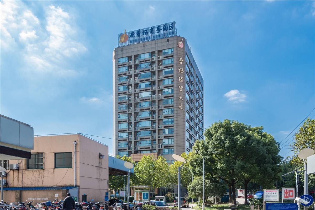 普陀长风商务区性价比之选：曹杨经贸大厦，成熟配套，租金亲民
