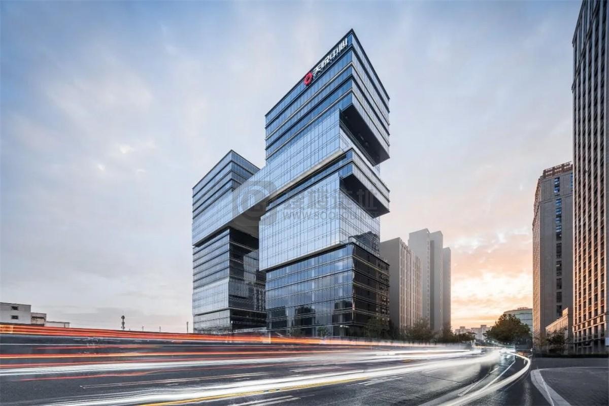 坐拥中环与三轨交汇：上海中骏天悦中心办公租赁价值指南​