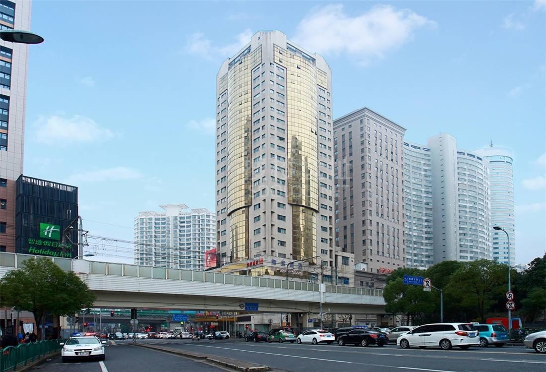 上海振源大厦：镇坪路地铁口黄金商务楼，租金2.7元/㎡起，26层现代办公空间