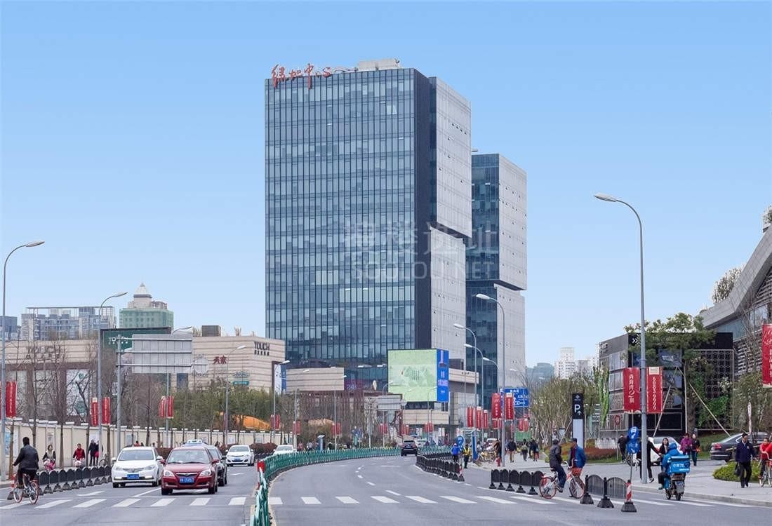 黄浦滨江地标商务之选：深度解析绿地海外滩中心甲级写字楼租赁全攻略