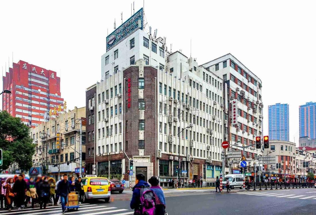 黄金地段，触手可及——上海华东商务楼，南京东路旁的高性价比办公之选