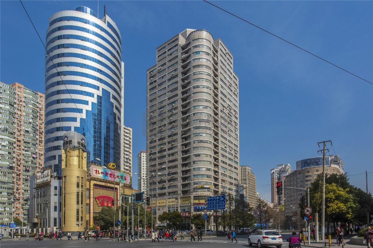 黄金地段，地铁上盖：上海宝鼎大厦甲级写字楼租赁全解析