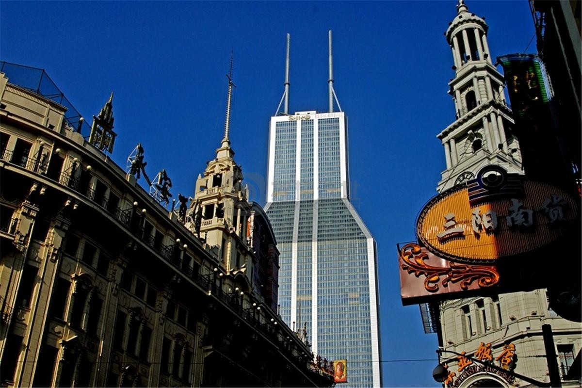 南京路核心地标办公：揭秘世茂国际广场租赁价值与商务生态