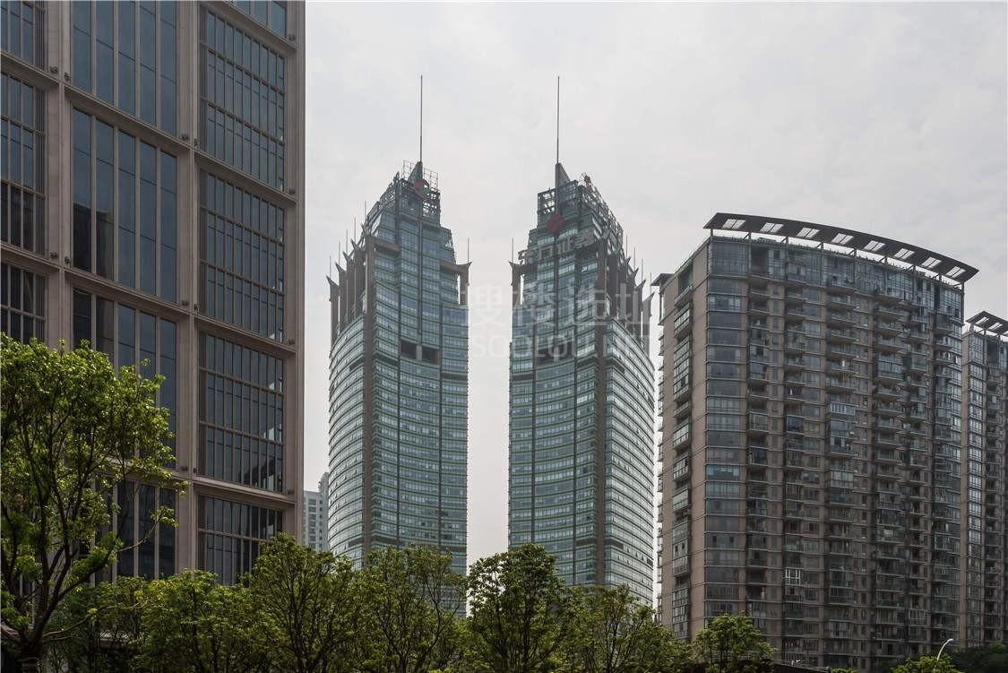 陆家嘴地铁上盖商务之选：上海东方金融广场全维度租赁解析