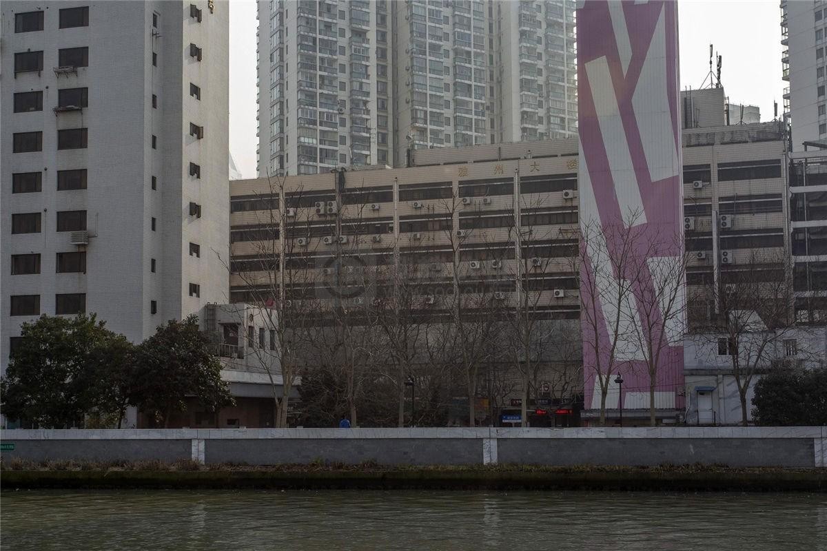 毗邻上海火车站，多维交通枢纽：揭秘雅州大楼甲级写字楼租赁价值