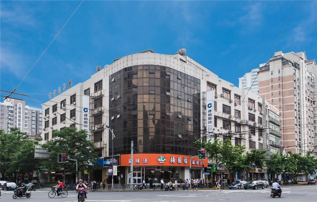 城市核心区老牌写字楼新生：探秘上海经宇商务楼的租赁价值