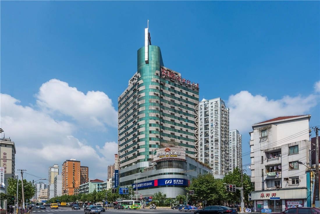 毗邻双地铁，租金亲民：探秘老西门商圈新世纪大厦办公空间