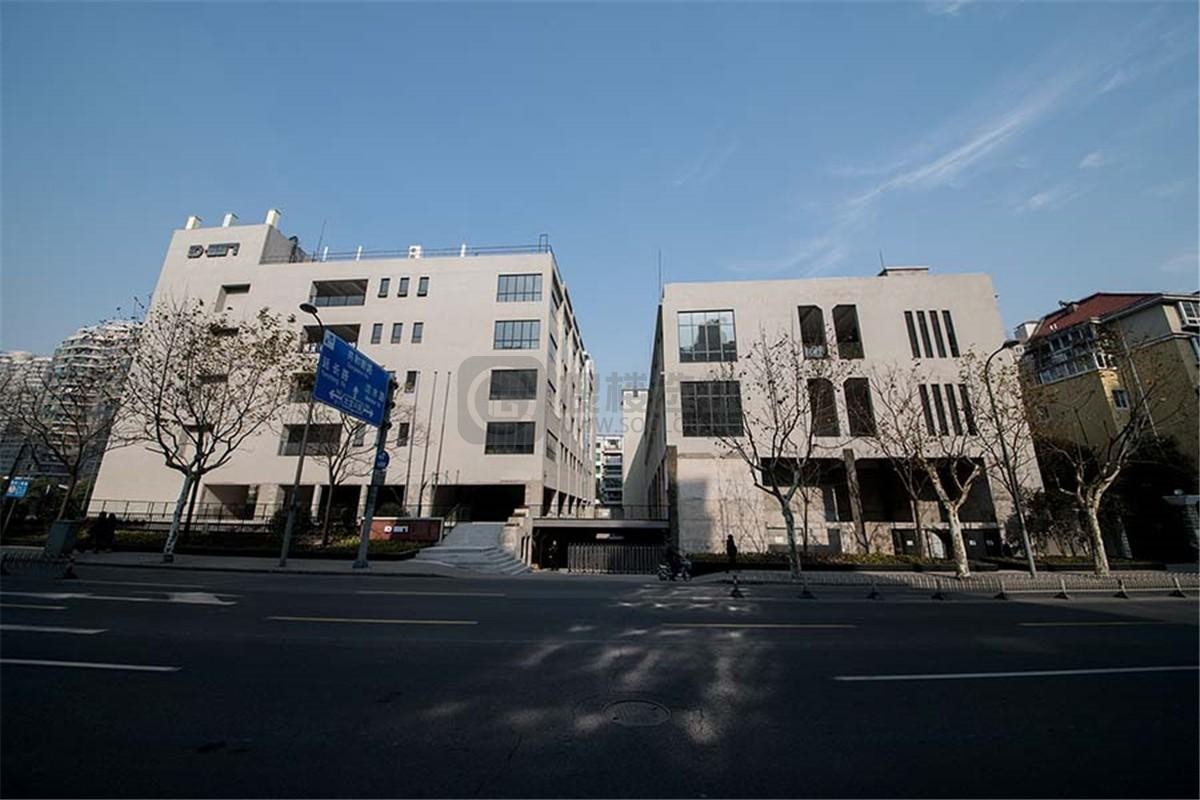 虹口创意新地标：西岸ID657创意园全解析，工业风LOFT办公租赁指南