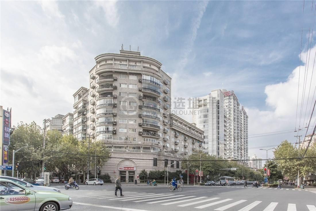 双地铁环绕，性价比之选：深入解读上海宝莲大厦办公租赁价值