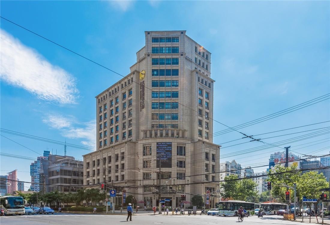 虹口核心地标商务楼｜大世界商务大厦全维度租赁解析与实勘指南