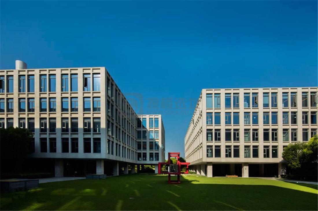 意式美学办公新地标：上海华侨城中意国际全方位租赁解析