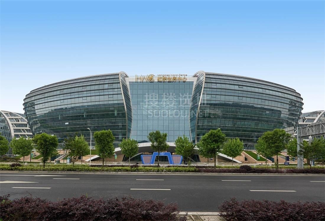 花园办公新标杆：揭秘绿地虹桥世界中心，LEED金级认证甲级写字楼租赁指南