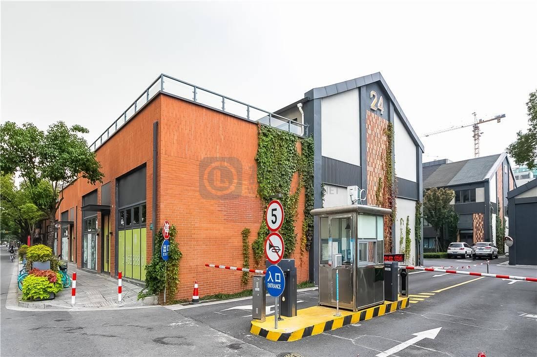 闵行光华路性价比之选：越界丝腾光华酷，日租1.8元起享创意空间