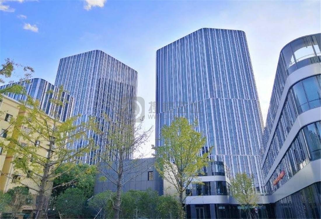 杨浦滨江地标之选：揭秘万硕大厦的绿色办公与产业生态
