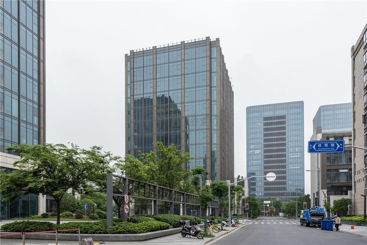 双轨交汇商务新地标：上海君庭广场智慧生态办公空间租赁全解析