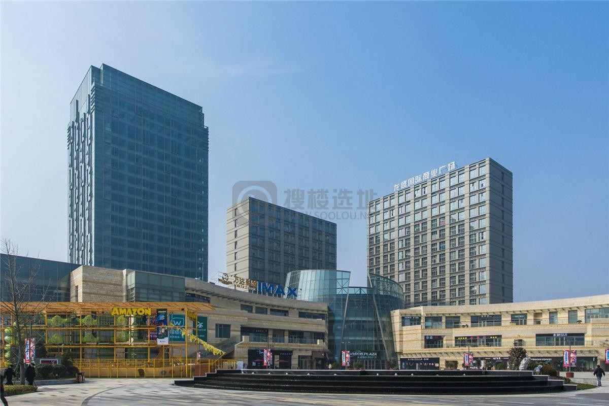 性价比之选！探秘龙盛国际商业广场：地铁旁、配套全的办公空间