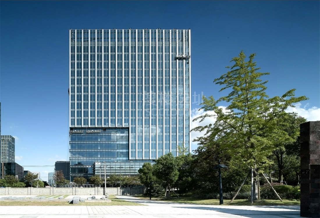 坐拥湖景与枢纽：上海莘庄CBD核心区旭辉中心办公空间深度解析