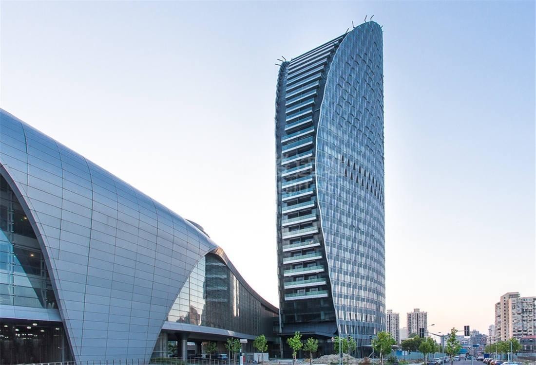 杨树浦路1088号写字楼招租：东方渔人码头，4元/平起入驻城市会客厅