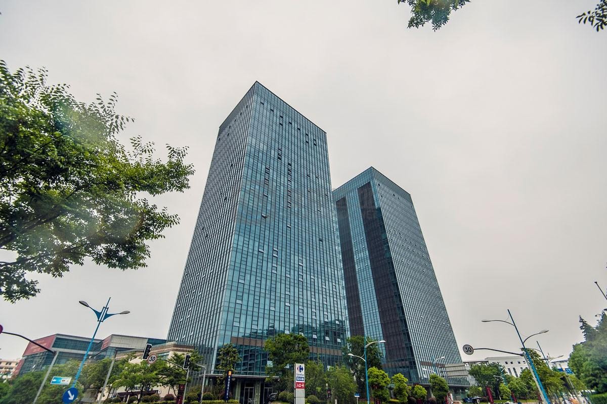 上海富绅时代广场写字楼——交通枢纽旁的灵动办公空间