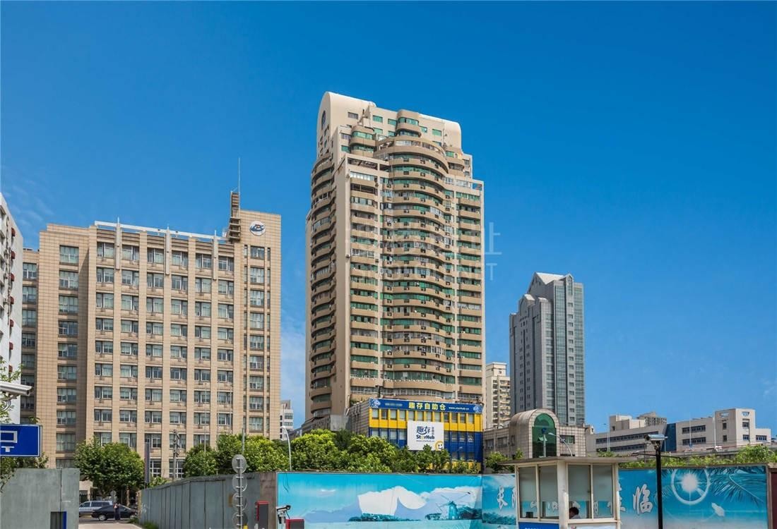 上海中通大厦：2003年建成的乙级写字楼，商务配置齐全