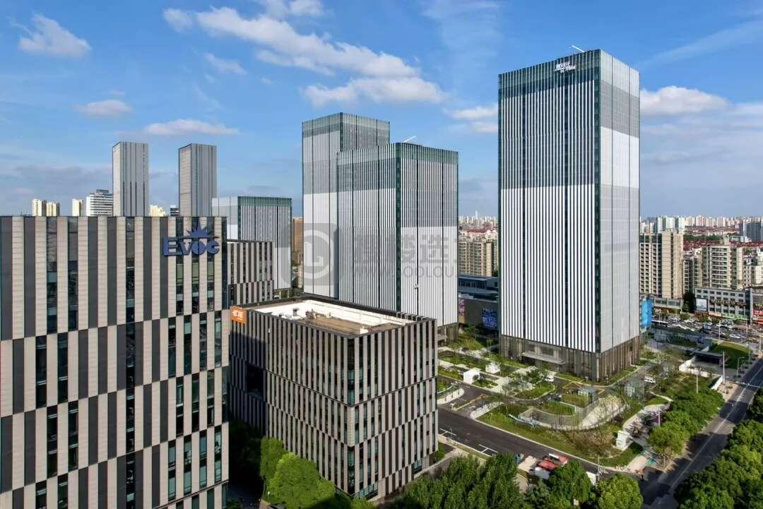 漕河泾商贸区写字楼出租：古美路1520号26层综合体，12号线虹梅路站159米1887个车位6米层高