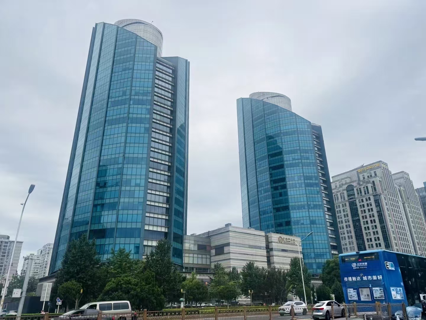 汇京双子座大厦写字楼出租_朝阳区CBD_业主直租400-087-7868