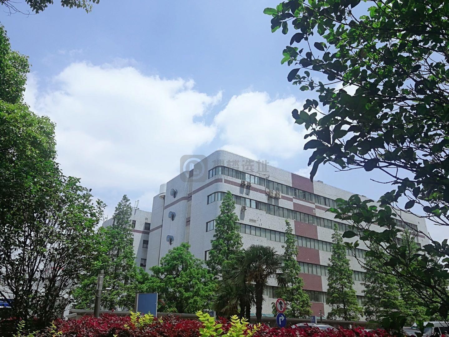 钦江园写字楼出租：钦江路333号漕河泾开发区，7栋园区750车位高性价比