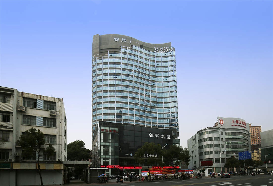 锦辉大厦写字楼出租：吴中路8号21层玻璃幕墙，空中花园办公新体验