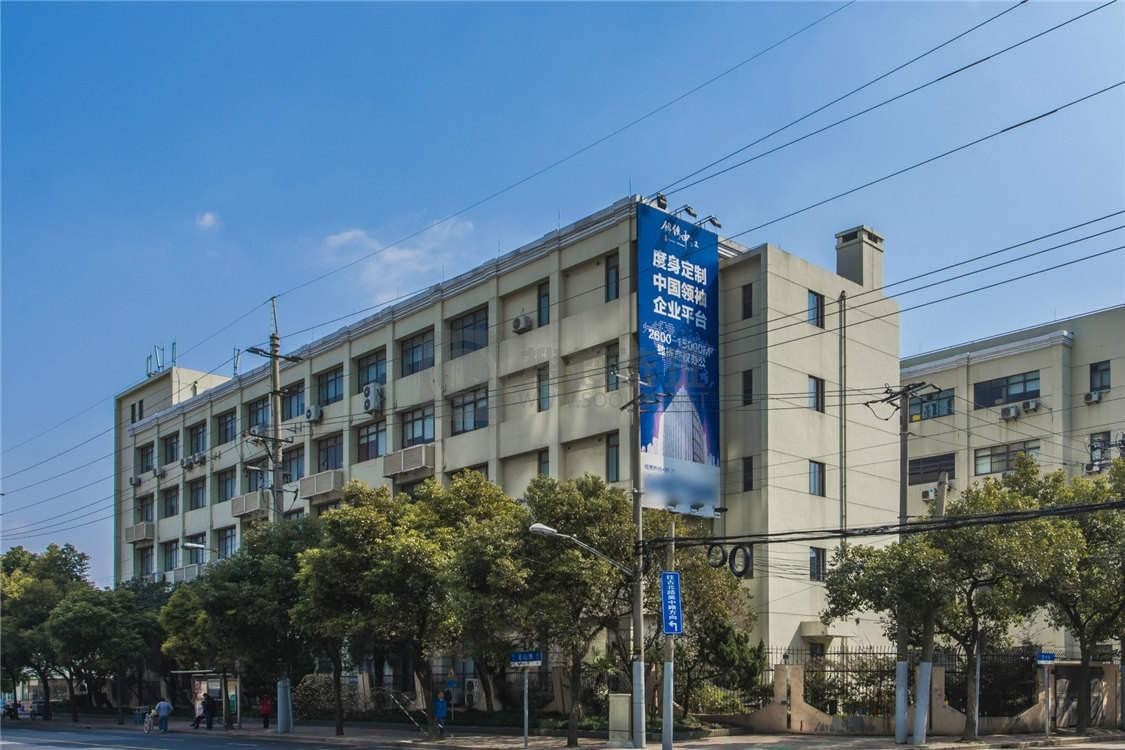 金陵商务广场写字楼出租：宜山路801号2021年改造甲级园区，12号线虹漕路站880米